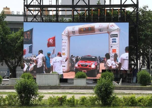 Οθόνη επίδειξης των μεγάλων αθλητικών υπαίθριων οδηγήσεων 3m απόσταση εξέτασης με το γραφείο 500*500mm